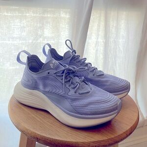 APL Athletic Propulsion Labs/Bellflower/size6.5/ insole replaced